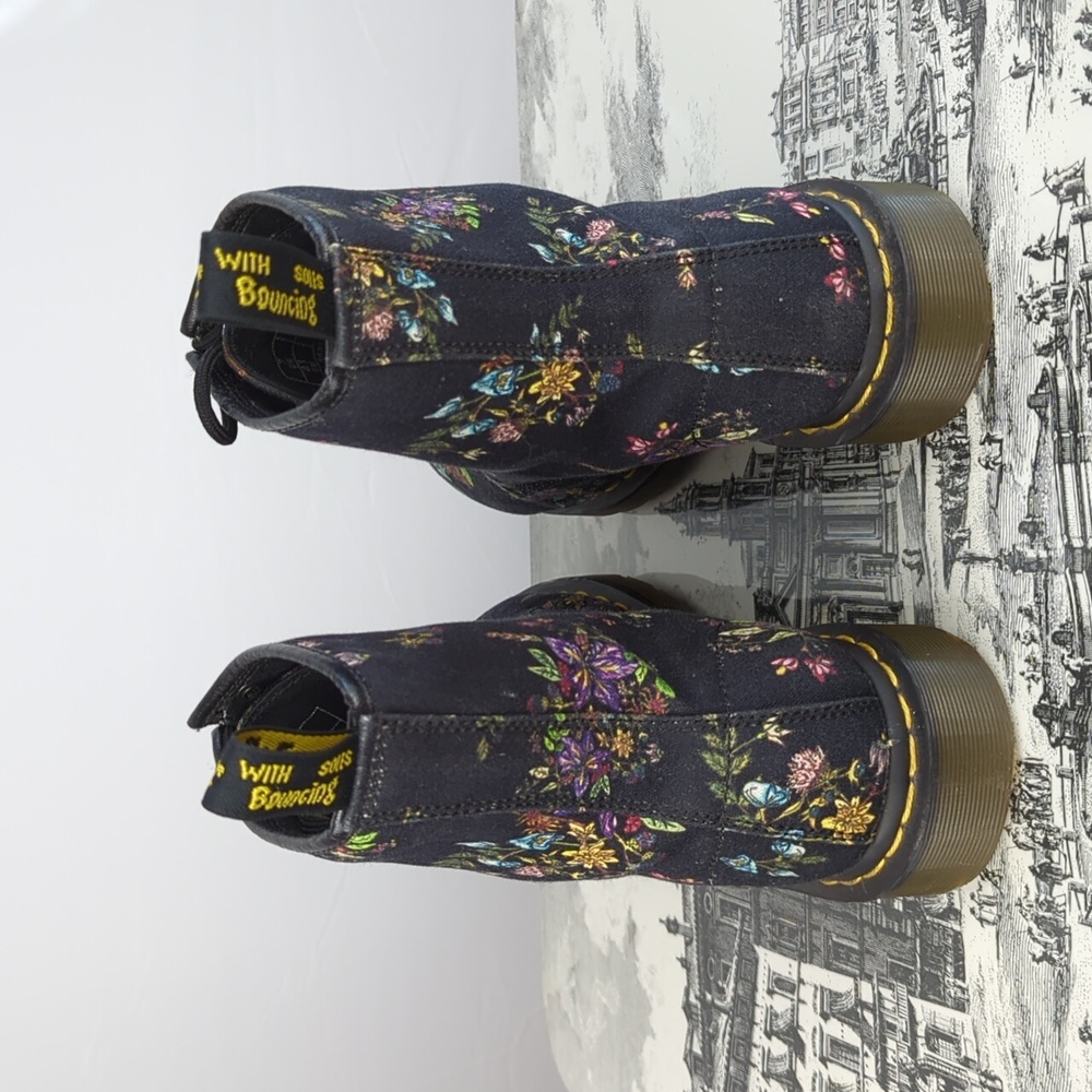 RARE Dr. Martens Castel 8-Eye Boots Black Belladonna Floral Canvas l Size 9 - Picture 10 of 11